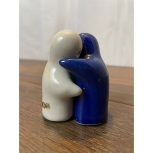 Torremolinos Ceramic Hugging Ghosts Salt and Pepper Shaker‎ 2-1/2" Tall
